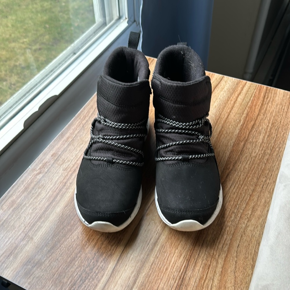 Merrell size 8.5 snow boots